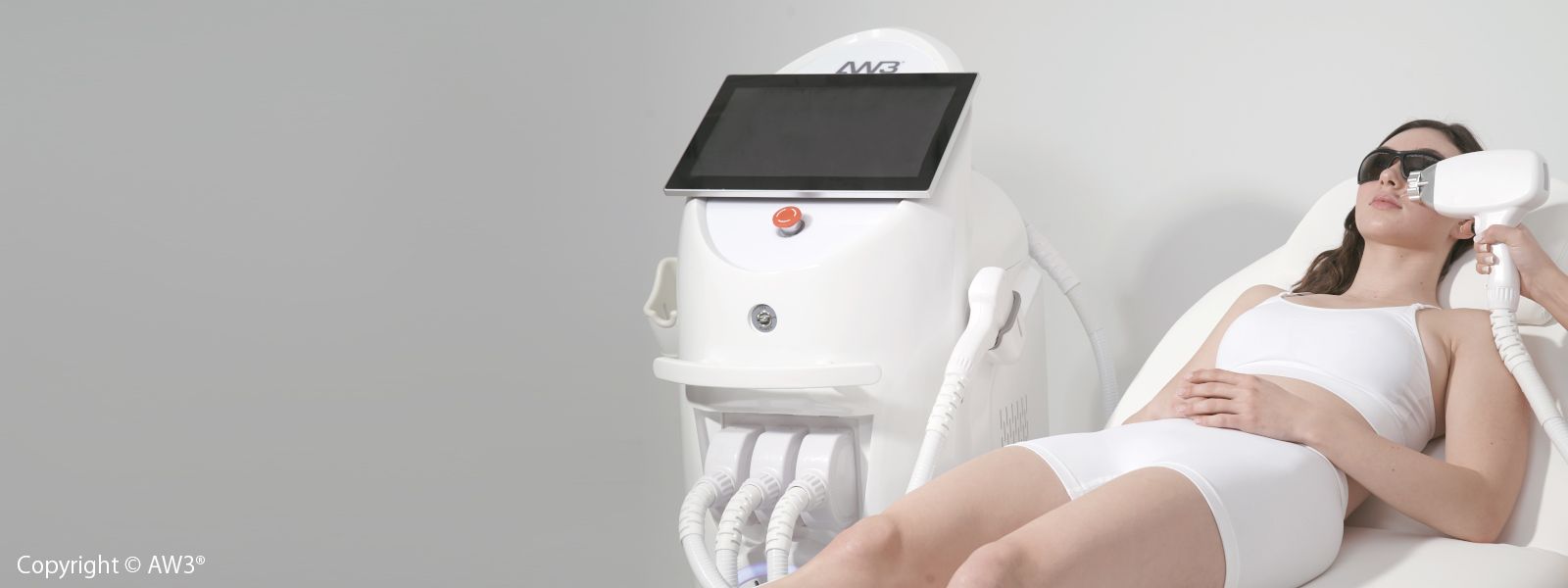 A client receiving a laser hair removal treatment with the AW3® device at Sorellina Clinic