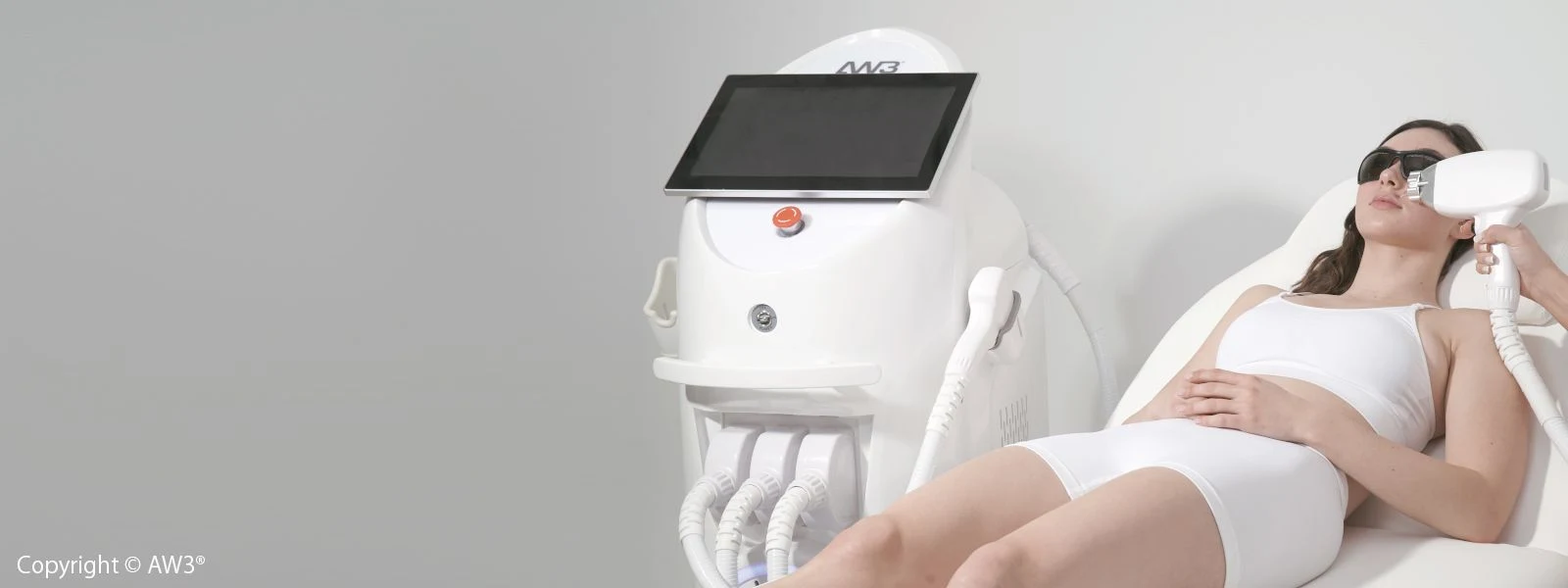 A client receiving a laser hair removal treatment with the AW3® device at Sorellina Clinic